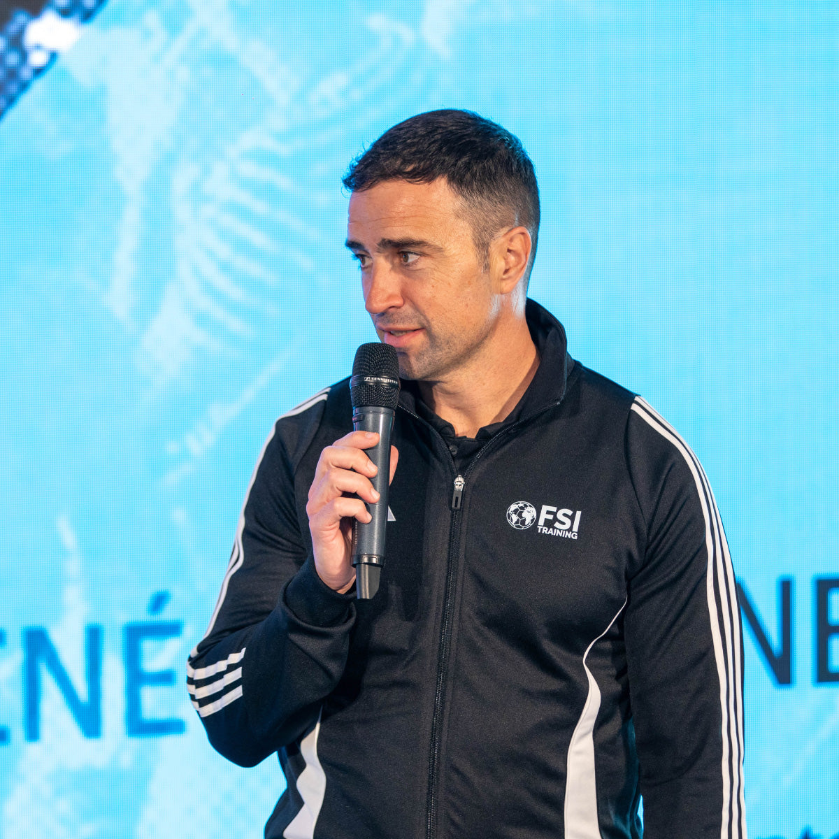 Bernardo Requena, preparador físico en fútbol de élite, en imagen asociada a Centenarian Road y la formulación de suplementos con evidencia científica