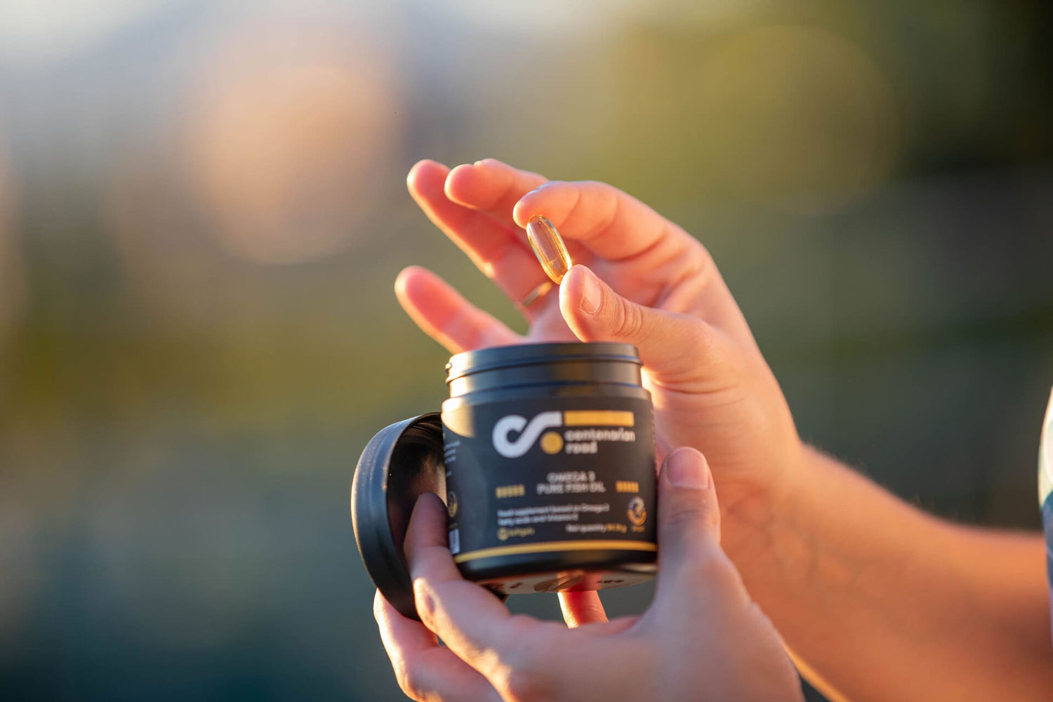 Suplemento de aceite de pescado puro omega 3 de Centenarian Road, para mejorar la salud cerebral, apoyar el bienestar general y promover la salud cardiovascular.
